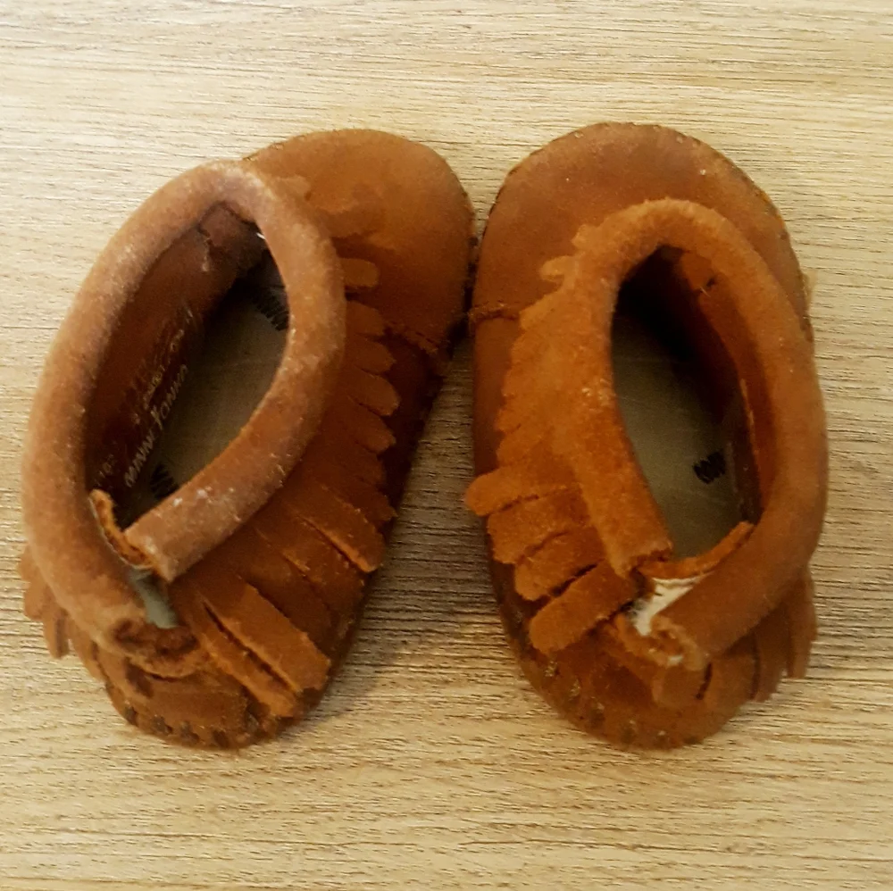 Minnetonka Fringe Moccasins / Baby Size 2 Tan Leather Moccasins